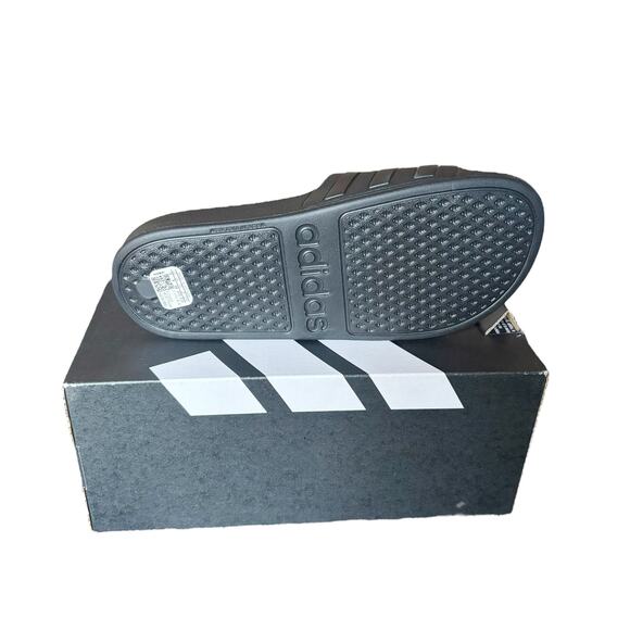 NWB Adidas Adilette Comfort Slides Black Sandals Men’s 5 Women’s 6 Slip-On - Picture 5 of 5